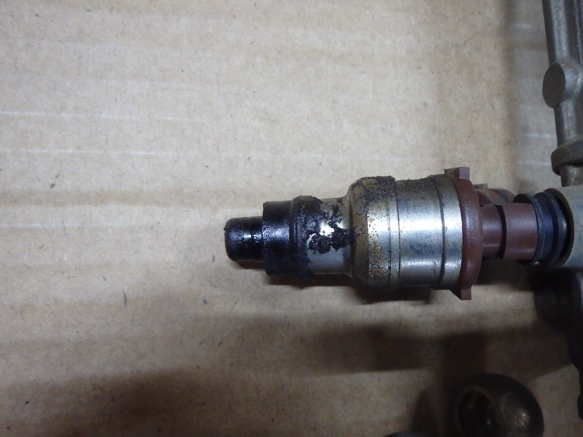 Dirty fuel injector